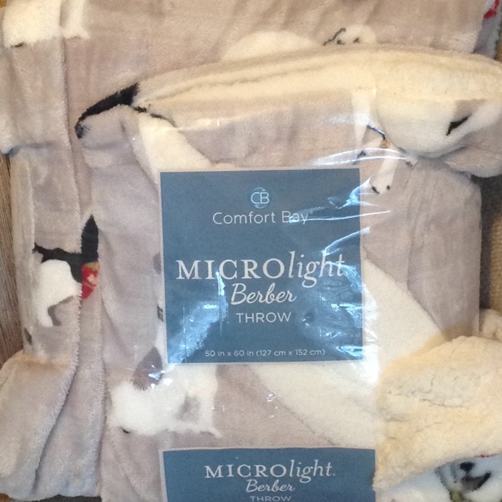 NEW! Super Soft Throw with Dogs from Comfort Bay